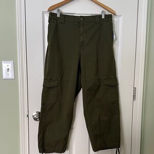 ✨NWT✨ Old Navy cotton canvas cargo pants